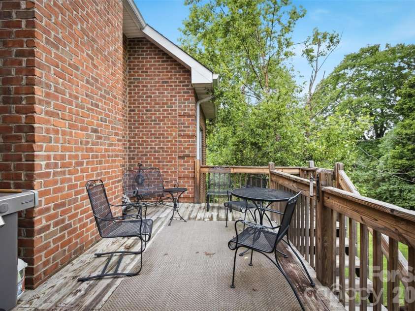 405 Woodridge Drive, Lenoir, NC 28645.  MLS# CAR4397701, YatesRealty ID 45092. 