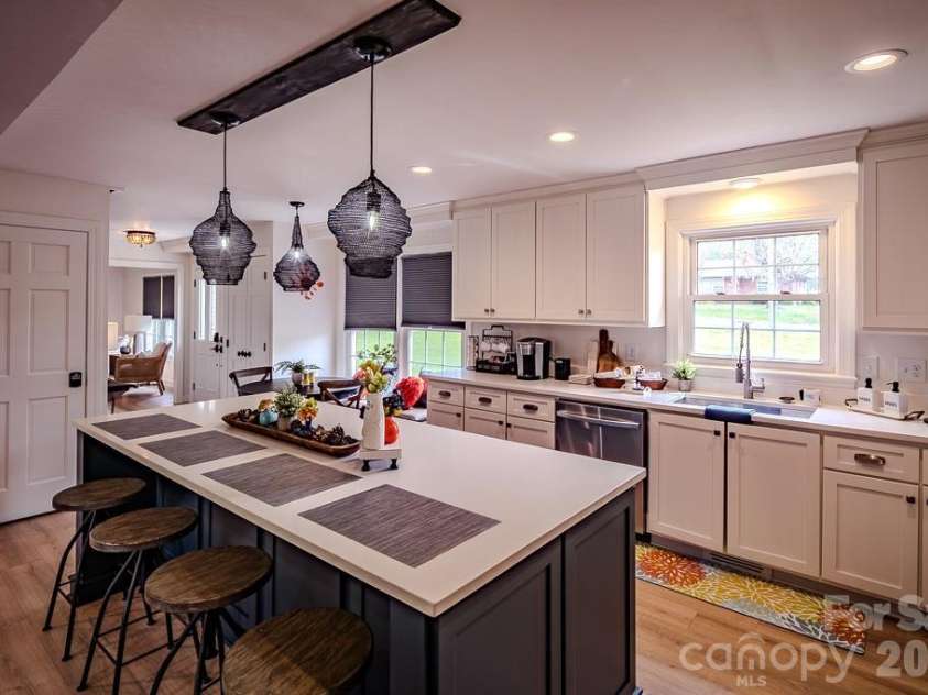501 Jefferson Avenue, West Jefferson, NC 28694.  MLS# CAR4415743, YatesRealty ID 45093. 