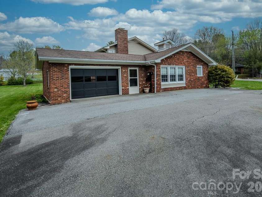 501 Jefferson Avenue, West Jefferson, NC 28694.  MLS# CAR4415743, YatesRealty ID 45093. 