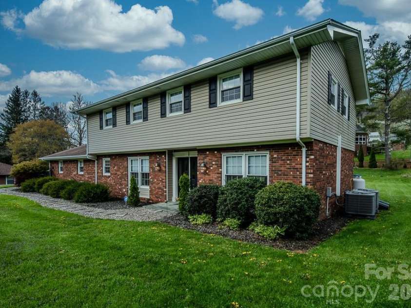 501 Jefferson Avenue, West Jefferson, NC 28694.  MLS# CAR4415743, YatesRealty ID 45093. 