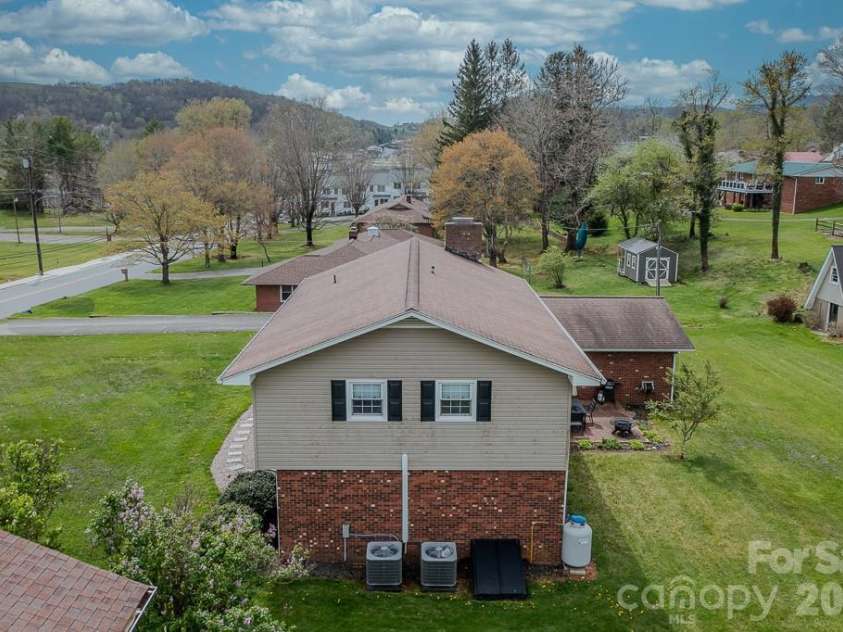 501 Jefferson Avenue, West Jefferson, NC 28694.  MLS# CAR4415743, YatesRealty ID 45093. 