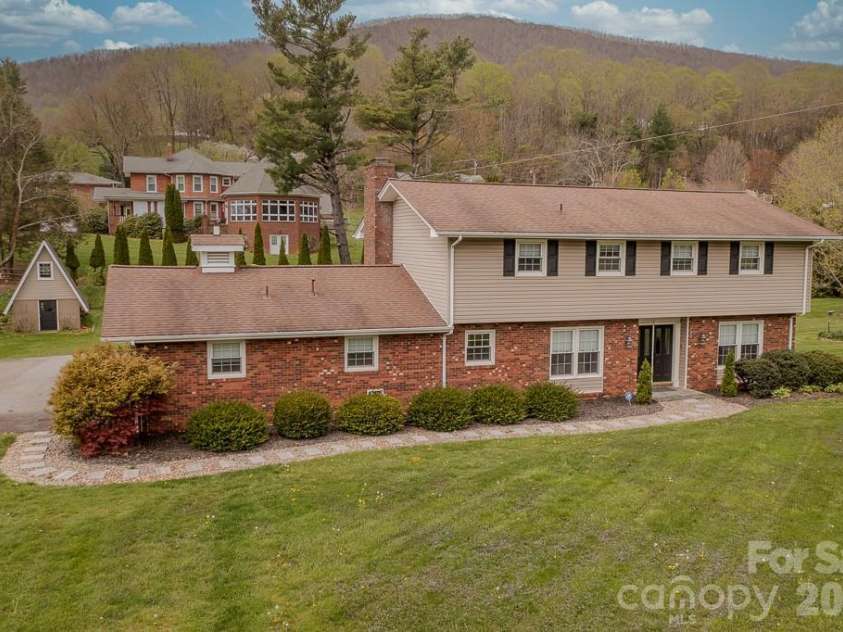 501 Jefferson Avenue, West Jefferson, NC 28694.  MLS# CAR4415743, YatesRealty ID 45093. 