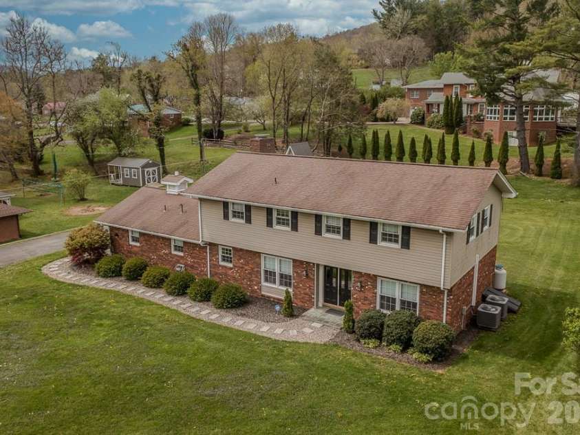 501 Jefferson Avenue, West Jefferson, NC 28694.  MLS# CAR4415743, YatesRealty ID 45093. 
