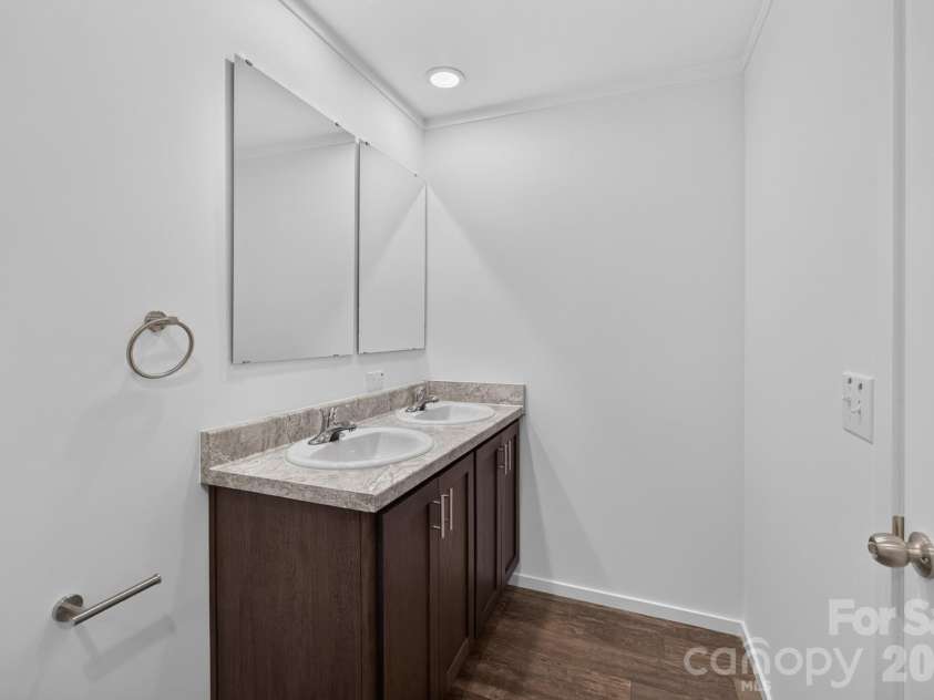 1303 Elrado Street, Burlington, NC 27217.  MLS# CAR4413497, YatesRealty ID 45094. Ensuite