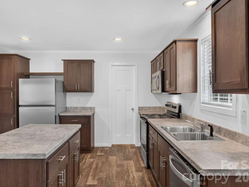 1303 Elrado Street, Burlington, NC 27217.  MLS# CAR4413497, YatesRealty ID 45094. Kitchen - Walk-in pantry