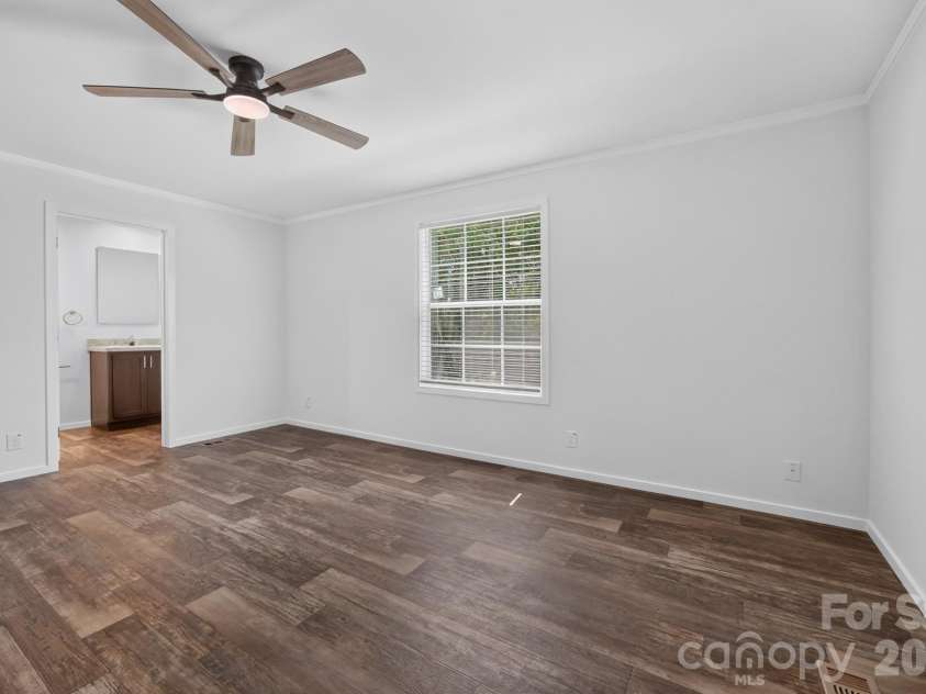 1303 Elrado Street, Burlington, NC 27217.  MLS# CAR4413497, YatesRealty ID 45094. Primary Suite