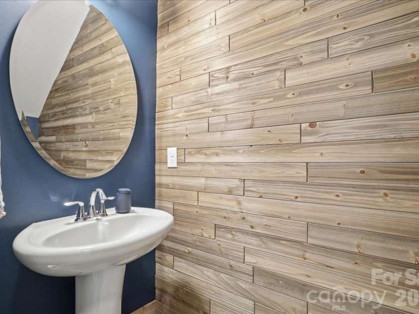 3829 Franklin Meadows Drive, Matthews, NC 28105.  MLS# CAR4412409, YatesRealty ID 45095. Powder Room
