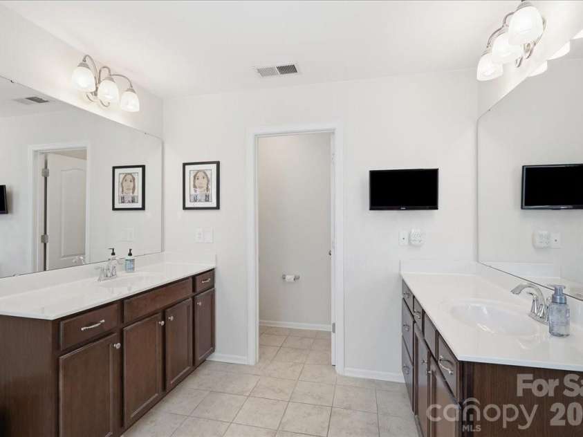 3829 Franklin Meadows Drive, Matthews, NC 28105.  MLS# CAR4412409, YatesRealty ID 45095. Primary Bathroom