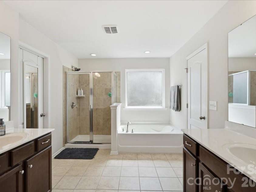 3829 Franklin Meadows Drive, Matthews, NC 28105.  MLS# CAR4412409, YatesRealty ID 45095. Primary Bathroom
