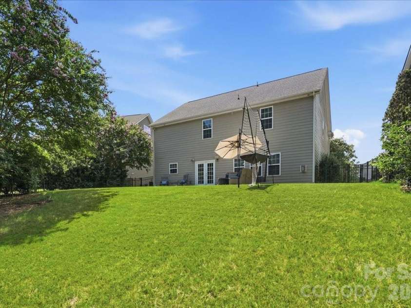 3829 Franklin Meadows Drive, Matthews, NC 28105.  MLS# CAR4412409, YatesRealty ID 45095. Rear Yard