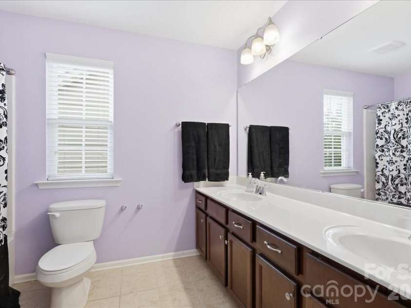 3829 Franklin Meadows Drive, Matthews, NC 28105.  MLS# CAR4412409, YatesRealty ID 45095. Upstairs Hall Bathroom