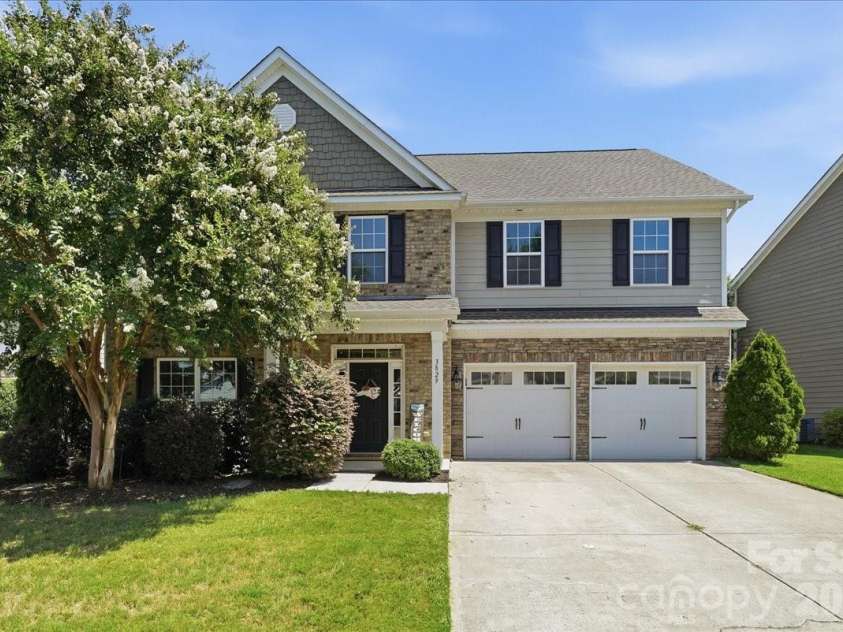 3829 Franklin Meadows Drive, Matthews, NC 28105.  MLS# CAR4412409, YatesRealty ID 45095. Welcome Home!