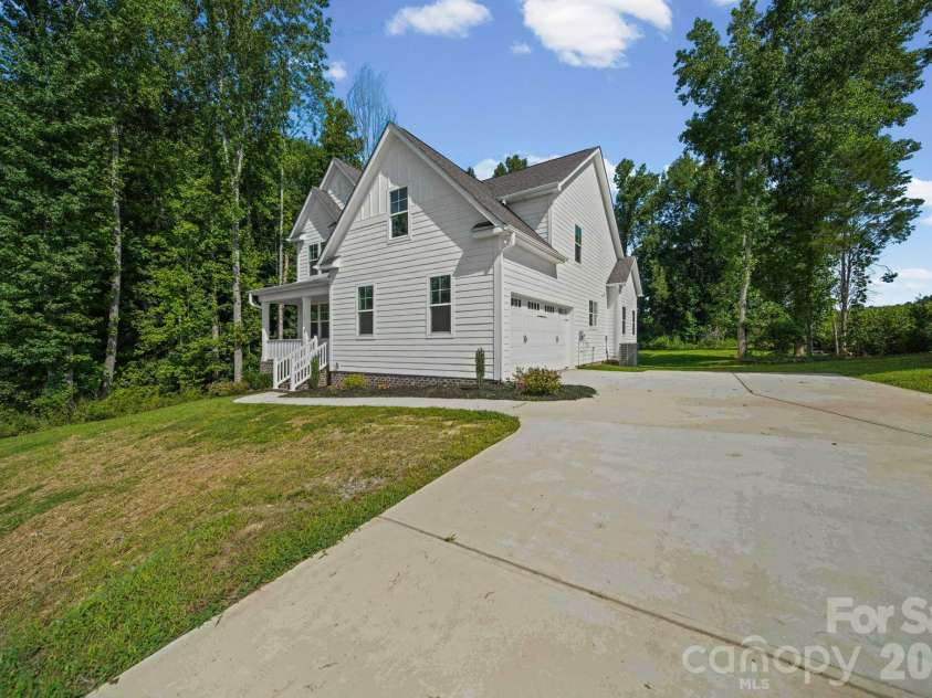 240 Goldenrod Circle, Salisbury, NC 28147.  MLS# CAR4394610, YatesRealty ID 45096. 