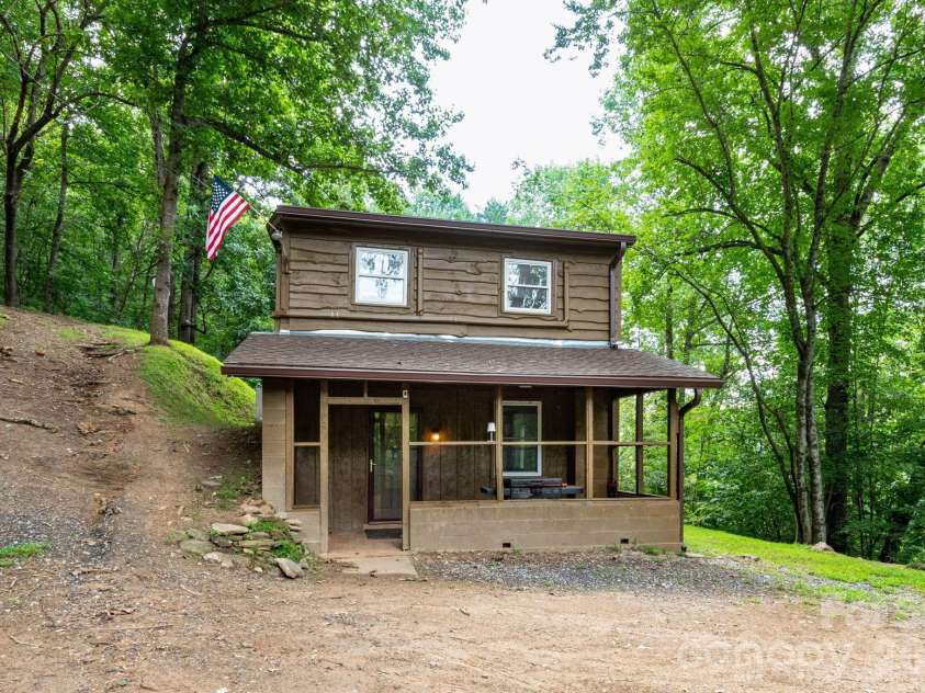 210 Sunset Farm Road, Whittier, NC 28789.  MLS# CAR4412792, YatesRealty ID 45097. 