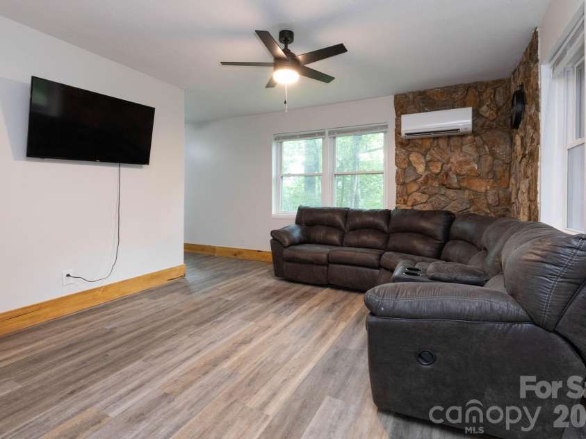 210 Sunset Farm Road, Whittier, NC 28789.  MLS# CAR4412792, YatesRealty ID 45097. 
