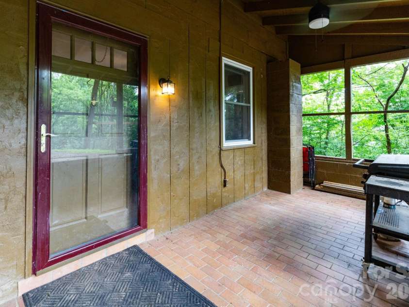 210 Sunset Farm Road, Whittier, NC 28789.  MLS# CAR4412792, YatesRealty ID 45097. 