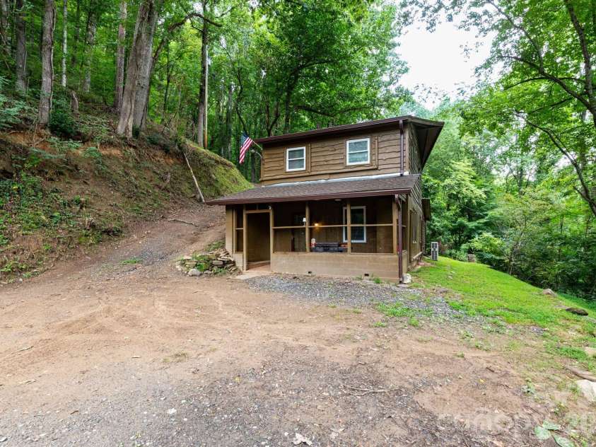210 Sunset Farm Road, Whittier, NC 28789.  MLS# CAR4412792, YatesRealty ID 45097. 
