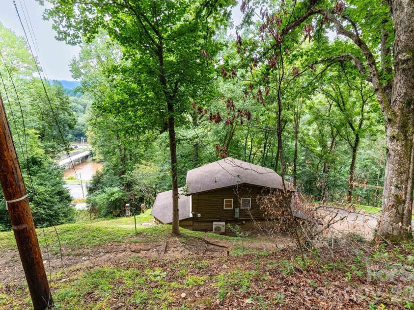 210 Sunset Farm Road, Whittier, NC 28789.  MLS# CAR4412792, YatesRealty ID 45097. 