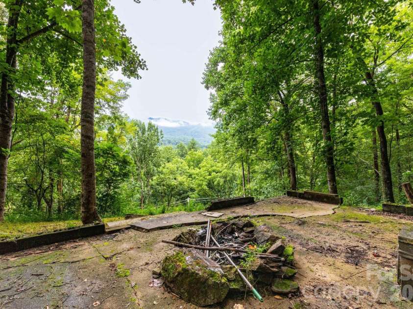 210 Sunset Farm Road, Whittier, NC 28789.  MLS# CAR4412792, YatesRealty ID 45097. 