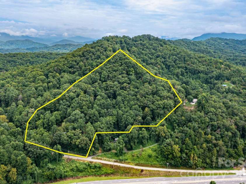 210 Sunset Farm Road, Whittier, NC 28789.  MLS# CAR4412792, YatesRealty ID 45097. 