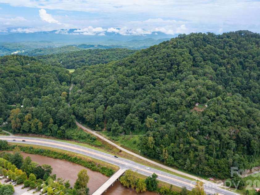 210 Sunset Farm Road, Whittier, NC 28789.  MLS# CAR4412792, YatesRealty ID 45097. 