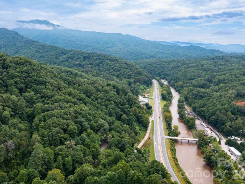 210 Sunset Farm Road, Whittier, NC 28789.  MLS# CAR4412792, YatesRealty ID 45097. 