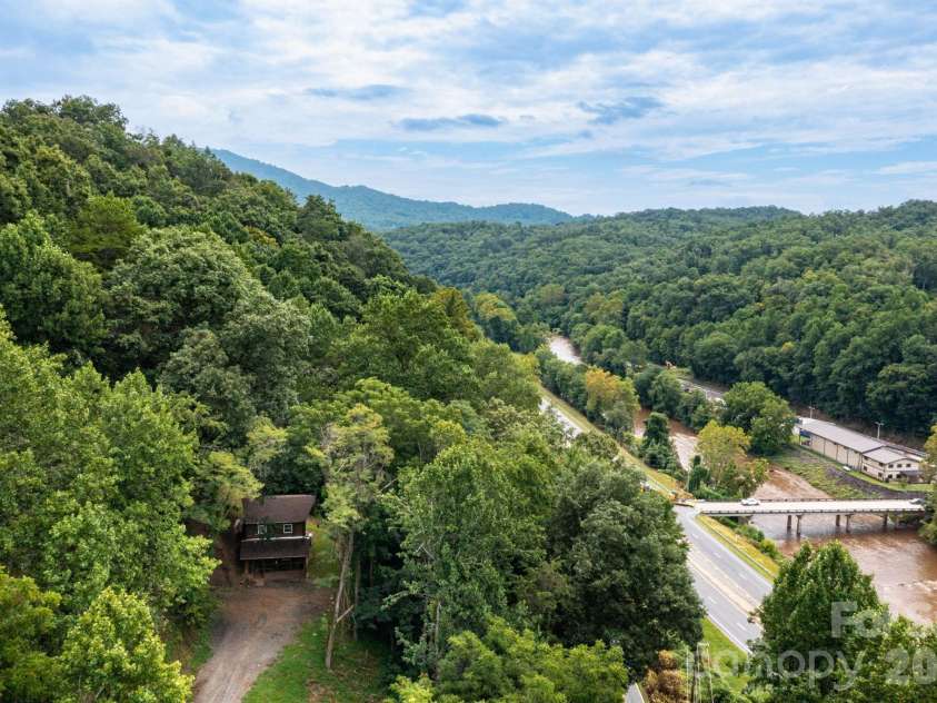 210 Sunset Farm Road, Whittier, NC 28789.  MLS# CAR4412792, YatesRealty ID 45097. 