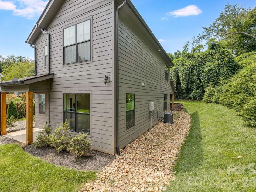 108 Glendale Avenue, Asheville, NC 28803.  MLS# CAR4403353, YatesRealty ID 45099. 