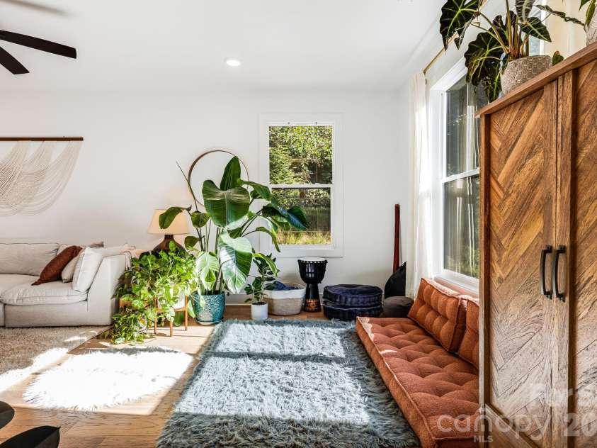 108 Glendale Avenue, Asheville, NC 28803.  MLS# CAR4403353, YatesRealty ID 45099. 