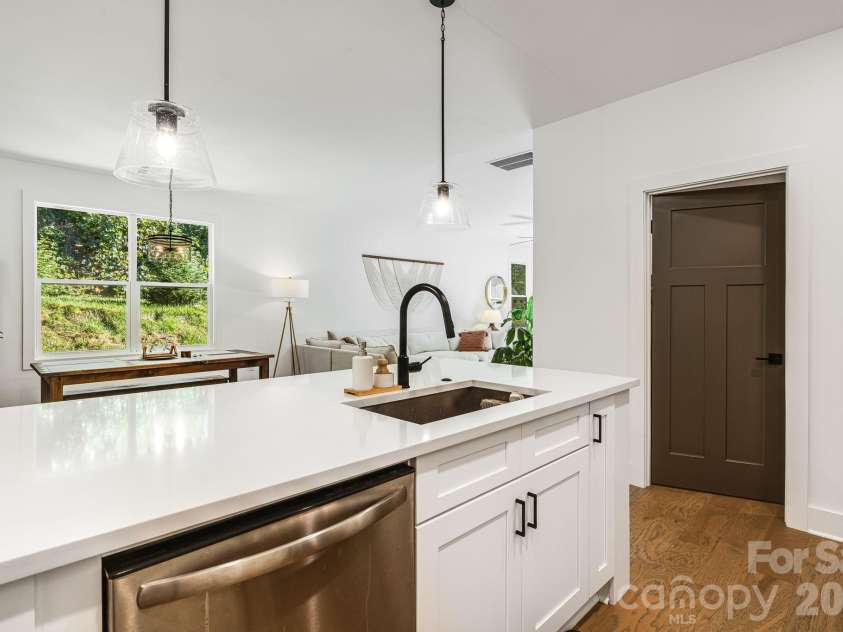108 Glendale Avenue, Asheville, NC 28803.  MLS# CAR4403353, YatesRealty ID 45099. 
