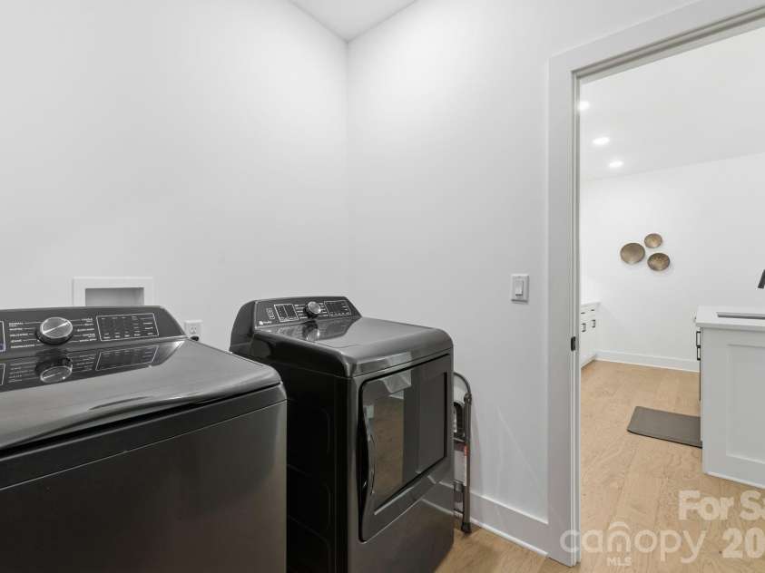108 Glendale Avenue, Asheville, NC 28803.  MLS# CAR4403353, YatesRealty ID 45099. 