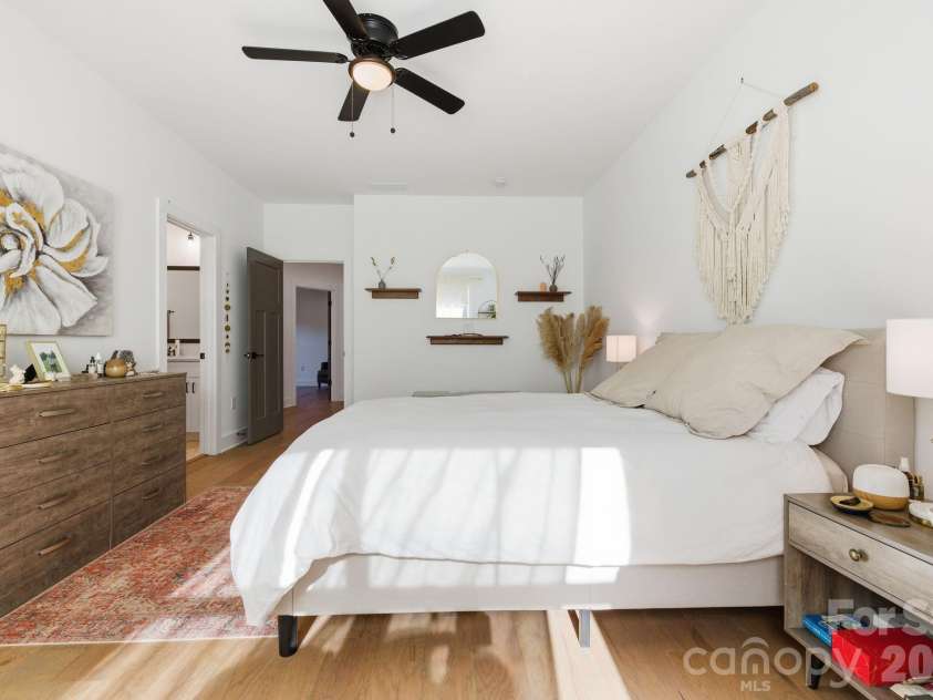 108 Glendale Avenue, Asheville, NC 28803.  MLS# CAR4403353, YatesRealty ID 45099. 