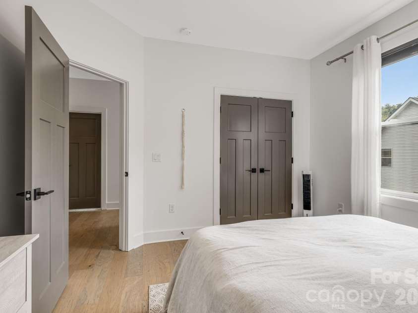 108 Glendale Avenue, Asheville, NC 28803.  MLS# CAR4403353, YatesRealty ID 45099. 