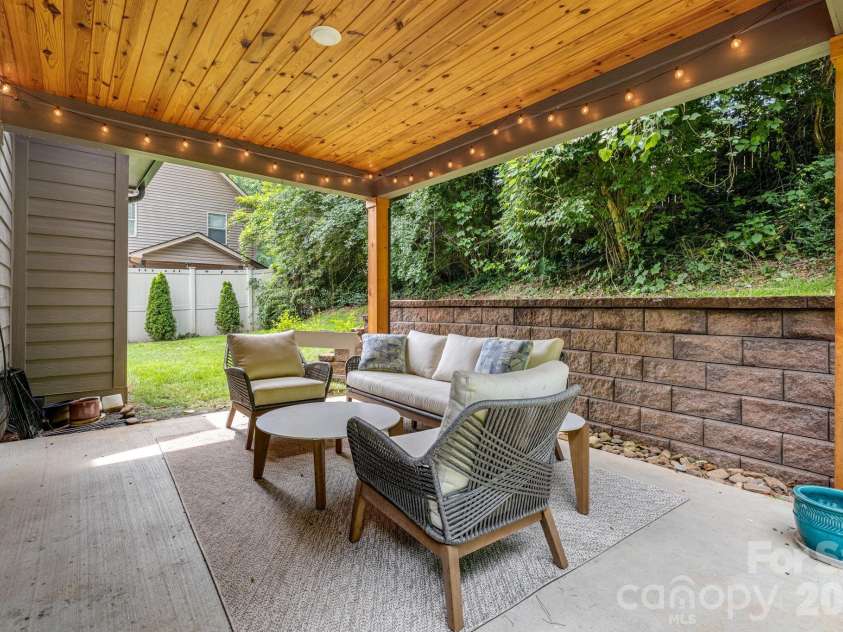 108 Glendale Avenue, Asheville, NC 28803.  MLS# CAR4403353, YatesRealty ID 45099. 