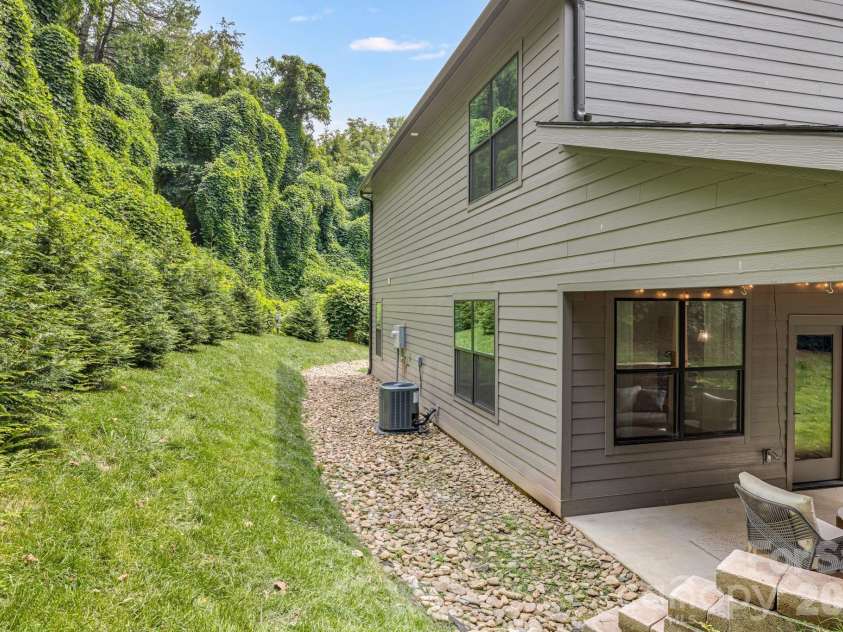 108 Glendale Avenue, Asheville, NC 28803.  MLS# CAR4403353, YatesRealty ID 45099. 