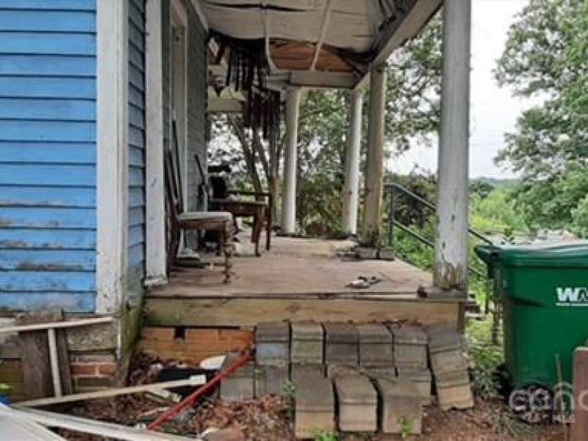 118 Summit Avenue, Albemarle, NC 28001.  MLS# CAR4140488, YatesRealty ID 451. 