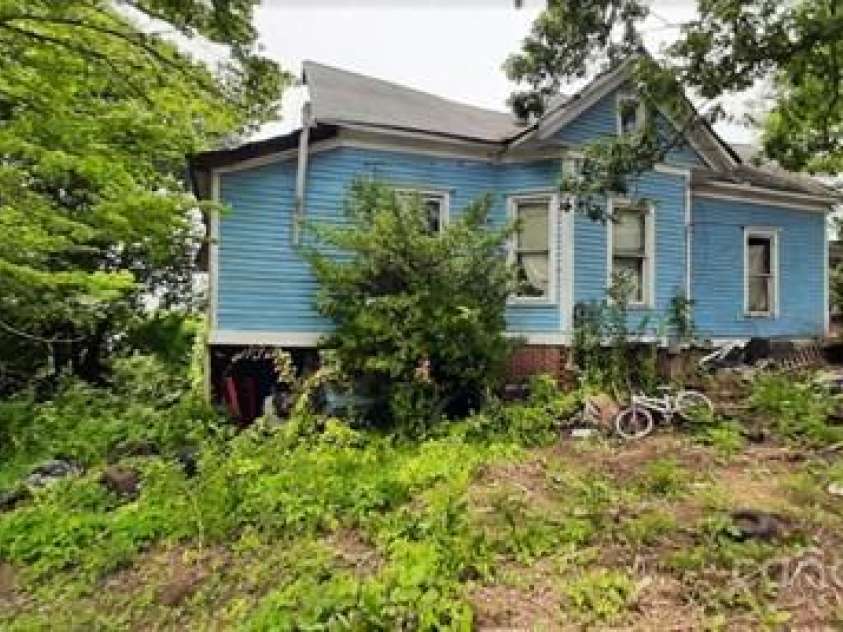 118 Summit Avenue, Albemarle, NC 28001.  MLS# CAR4140488, YatesRealty ID 451. 