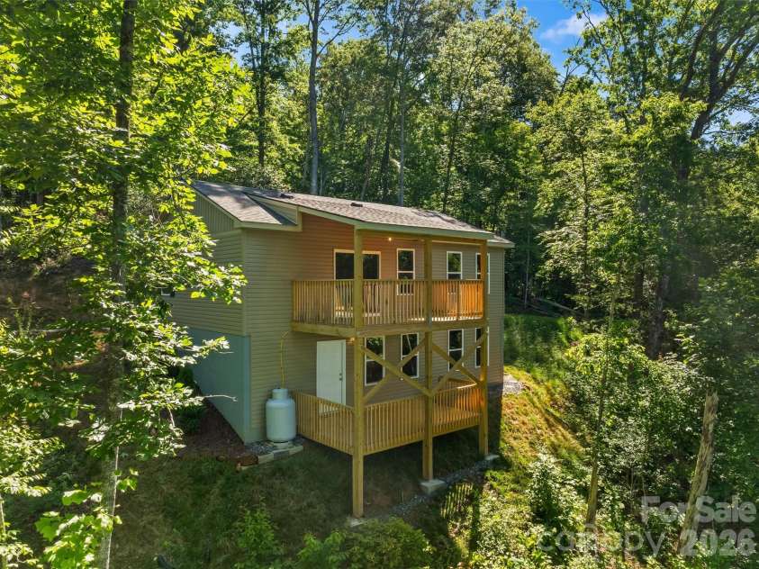 212 Brigsy Lane, Whittier, NC 28789.  MLS# CAR4391142, YatesRealty ID 451. 