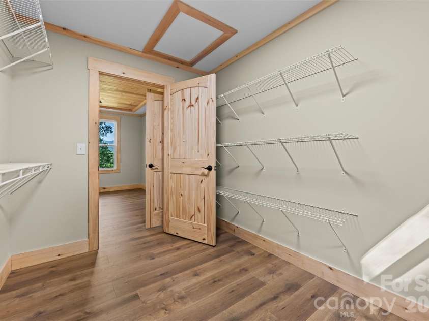 212 Brigsy Lane, Whittier, NC 28789.  MLS# CAR4391142, YatesRealty ID 451. Large Walk-in Closet