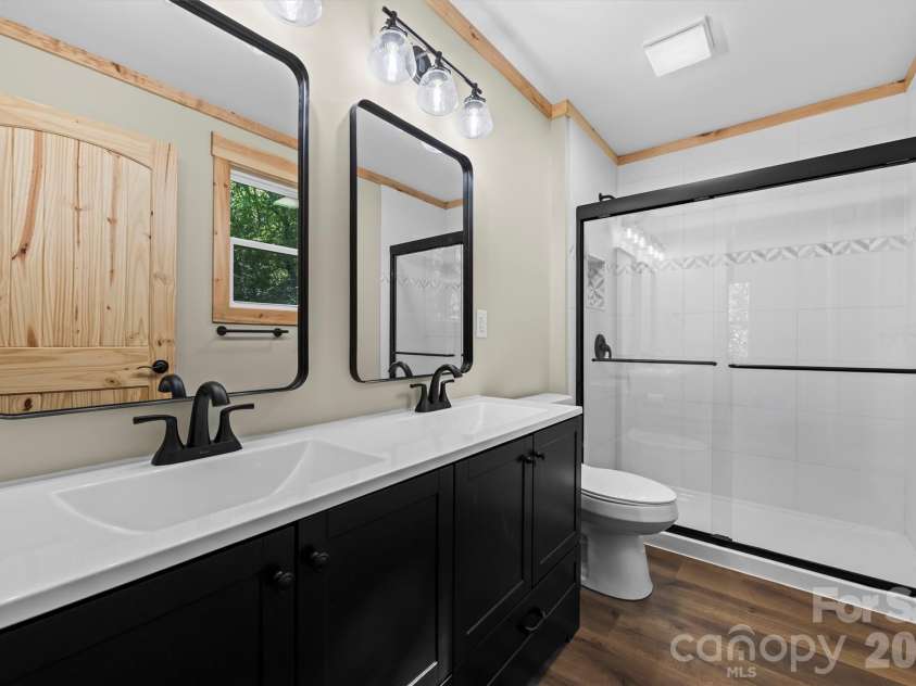 212 Brigsy Lane, Whittier, NC 28789.  MLS# CAR4391142, YatesRealty ID 451. Primary Bathroom