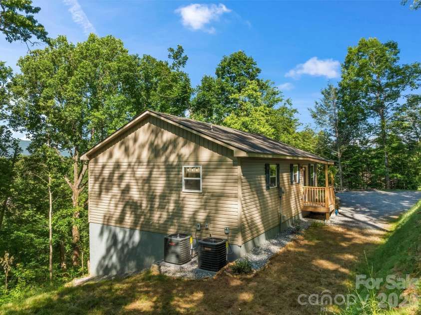 212 Brigsy Lane, Whittier, NC 28789.  MLS# CAR4391142, YatesRealty ID 451. Side Yard Area