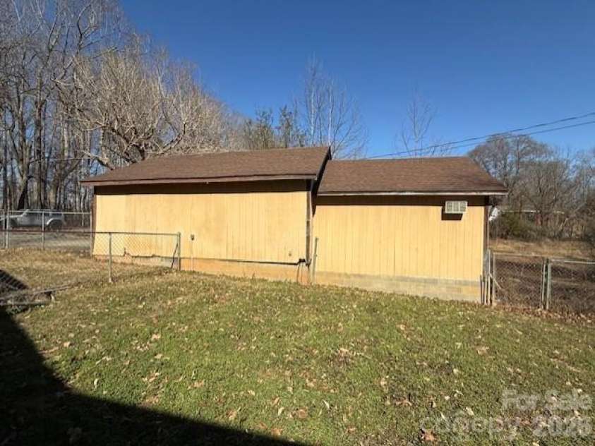 2041 Clyde Street, Dallas, NC 28034.  MLS# CAR4346184, YatesRealty ID 4510. 