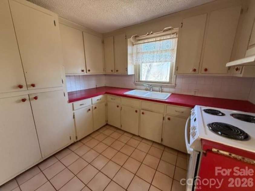 2041 Clyde Street, Dallas, NC 28034.  MLS# CAR4346184, YatesRealty ID 4510. 