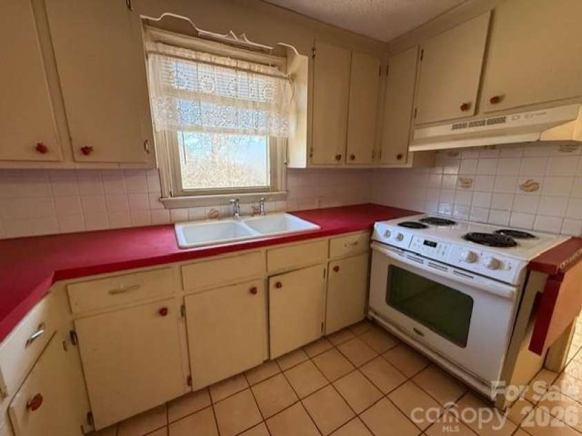 2041 Clyde Street, Dallas, NC 28034.  MLS# CAR4346184, YatesRealty ID 4510. 