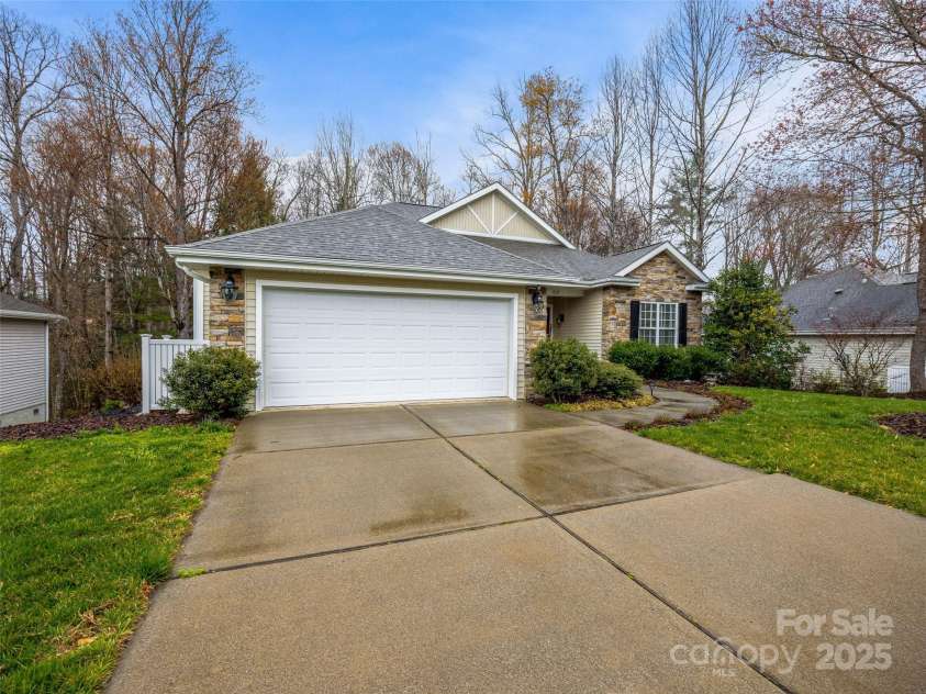 212 Eagle Chase Lane, Etowah, NC 28729.  MLS# CAR4230667, YatesRealty ID 4510. 