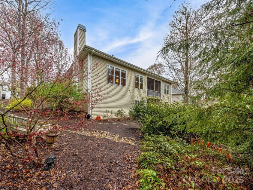 212 Eagle Chase Lane, Etowah, NC 28729.  MLS# CAR4230667, YatesRealty ID 4510. 