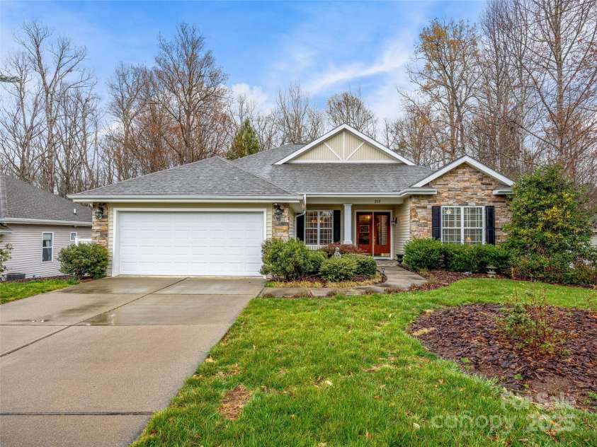 212 Eagle Chase Lane, Etowah, NC 28729.  MLS# CAR4230667, YatesRealty ID 4510. 
