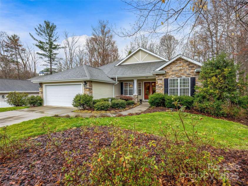212 Eagle Chase Lane, Etowah, NC 28729.  MLS# CAR4230667, YatesRealty ID 4510. 