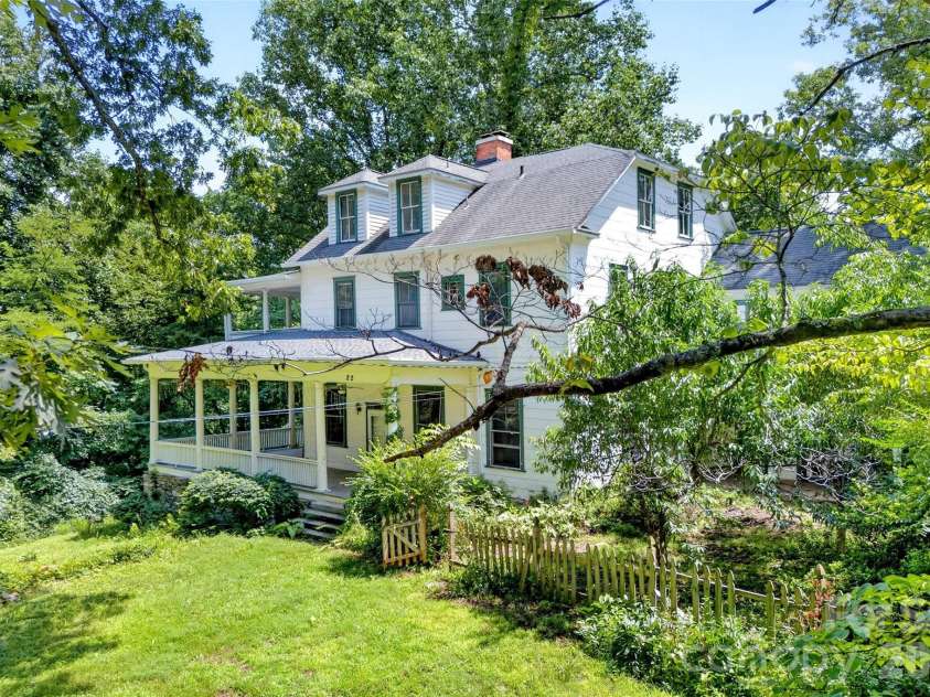 22 Woodbend Lane, Black Mountain, NC 28711.  MLS# CAR4415693, YatesRealty ID 45101. 
