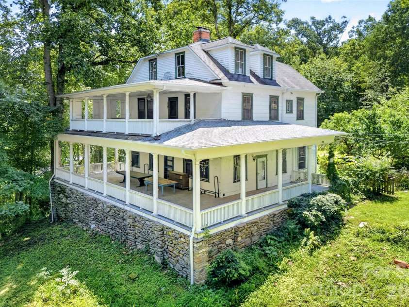 22 Woodbend Lane, Black Mountain, NC 28711.  MLS# CAR4415693, YatesRealty ID 45101. 